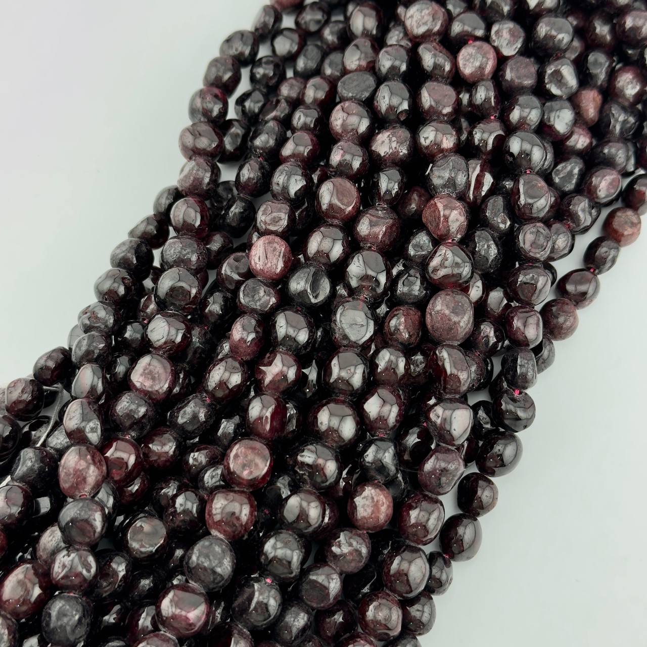 Бусины Гранат форма галтовка размер 8*10мм натуральный камень