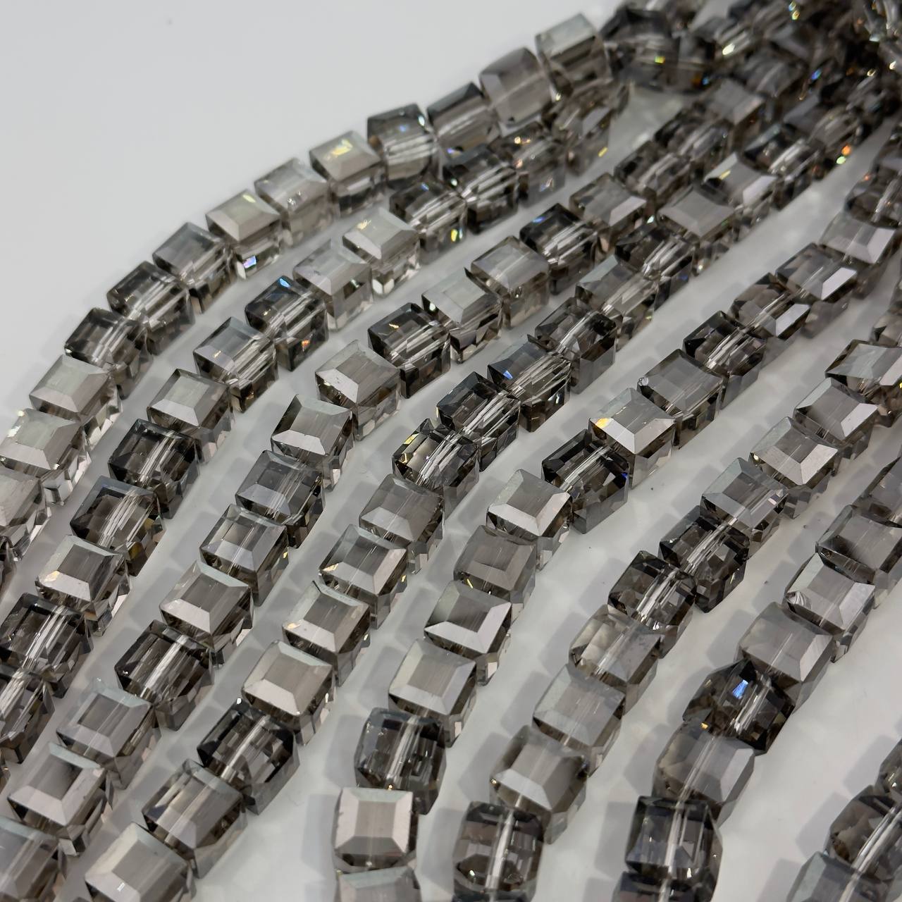 Бусины стеклянные форма кубик размер 10мм цвет коричневый